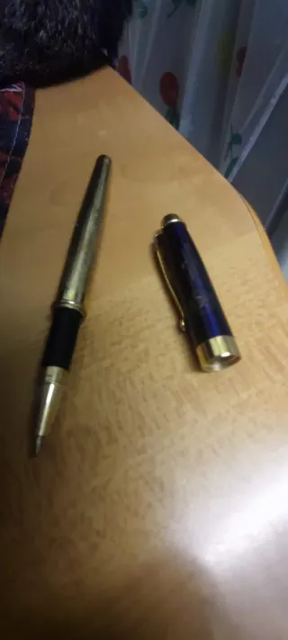 Bolígrafo vintage azul y dorado