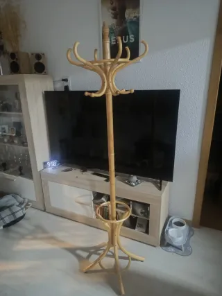 Perchero de madera grande