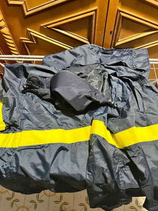 Giacca da lavoro blu e gialla