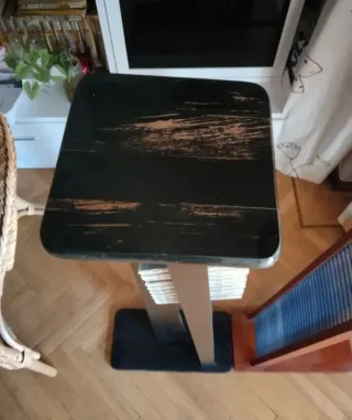 2 Porta CDs de madera. Capacidad 60 CD cada una