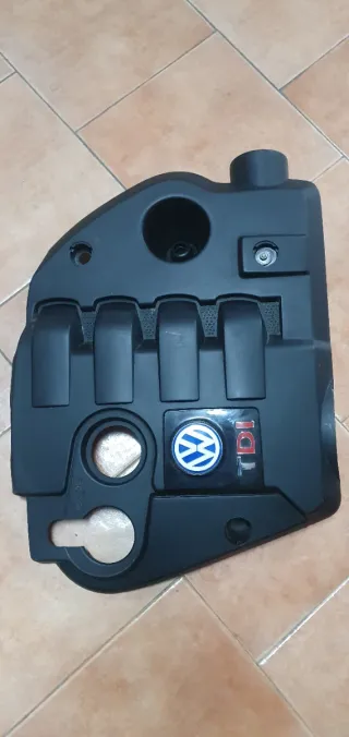 Tapa motor VW Passat 1.9 TDI 130cv original.
