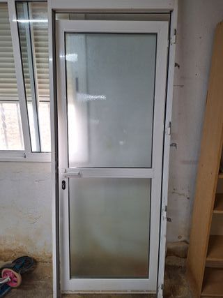 Puerta aluminio cristal con marco