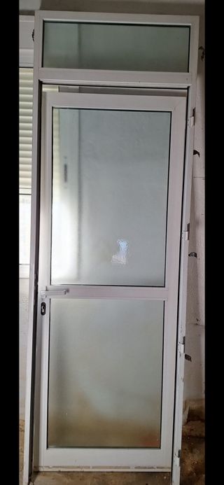 Puerta aluminio cristal con marco