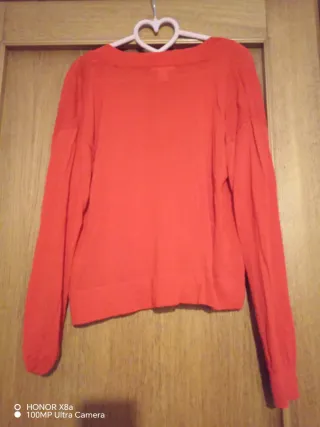 Maglia rossa corallo scollo a V