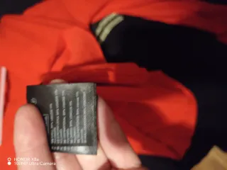 Maglia rossa corallo scollo a V