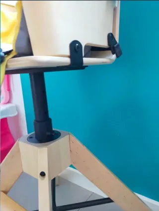 Trona para bebé amarilla y blanca