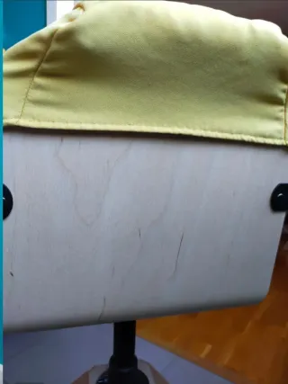 Trona para bebé amarilla y blanca