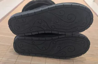 Botas negras con pelo