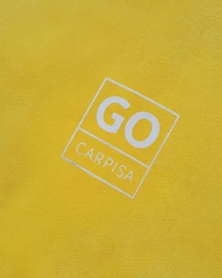 Borsa tela gialla con logo Carpisa GO