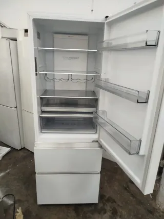 Nevera Haier 2m alto x 70cm ancho