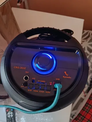 Altavoz Bluetooth Portátil con Luces LED