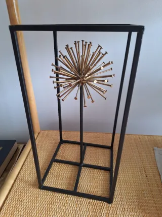 Adorno Esfera Metálica Dorada y Negra