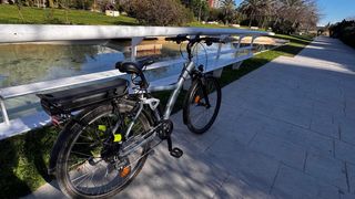 Bicicleta Eléctrica Trekking Doble Amortiguación