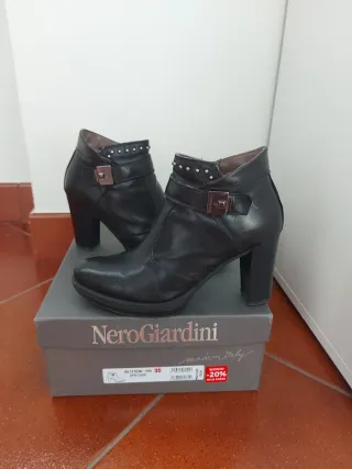 Stivaletti Nero Giardini tacco 35