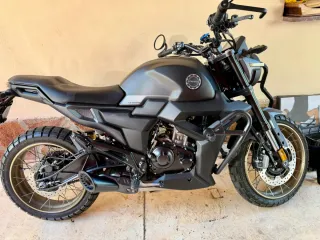 Moto Zontes  Negra 125 cc