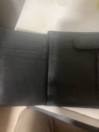 Cartera Tommy Hilfiger Negra.