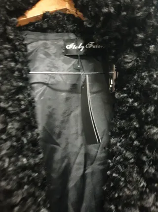 Abrigo negro inspiración astracán