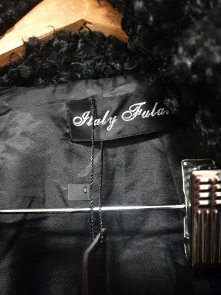 Abrigo negro inspiración astracán