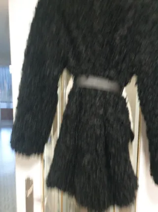 Abrigo negro inspiración astracán