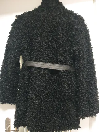 Abrigo negro inspiración astracán