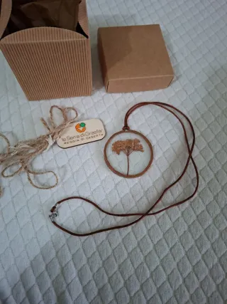 Collana con fiore secco