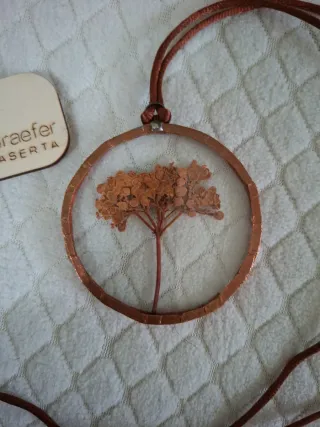 Collana con fiore secco