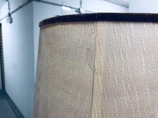 Lámpara de pie vintage naranja y dorada