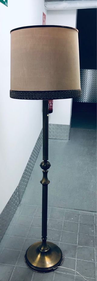Lámpara de pie vintage naranja y dorada