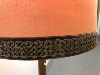 Lámpara de pie vintage naranja y dorada