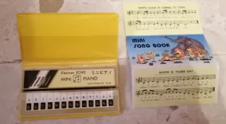 Mini Piano Electrónico Vintage.