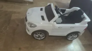 Coche eléctrico infantil blanco