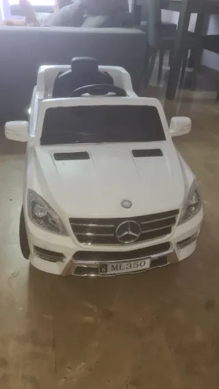 Coche eléctrico infantil blanco