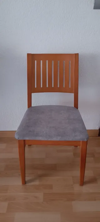 Mesa extensible y 8 sillas de comedor