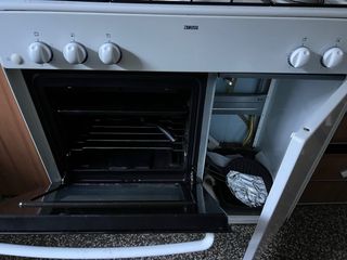 Cocina Gas Butano Zanussi con Horno