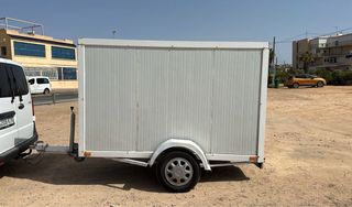 Remolque cerrado publicitario con Documentación