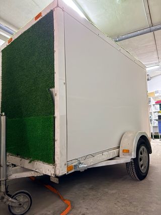 Remolque cerrado publicitario con Documentación
