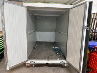 Remolque cerrado publicitario con Documentación