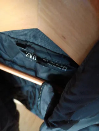 Chaqueta Zara y chaleco Bershka. Talla S