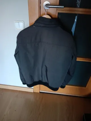 Chaqueta Zara y chaleco Bershka. Talla S