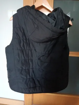 Chaqueta Zara y chaleco Bershka. Talla S