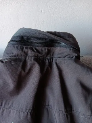 Chaqueta Zara y chaleco Bershka. Talla S