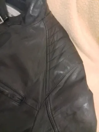 Chaqueta de cuero negra