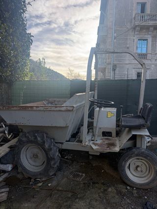 Dumper de obra blanco