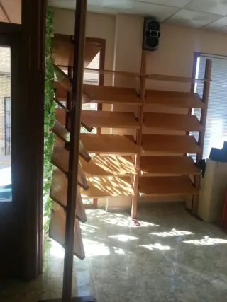 Estanterías de calzado y mostrador para tiendas