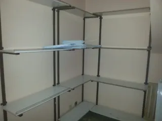 Estanterías de calzado y mostrador para tiendas