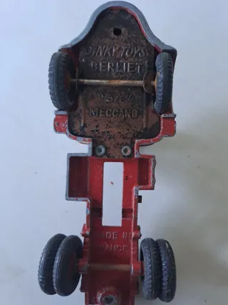 DINKY TOYS Camión Berliet Rojo