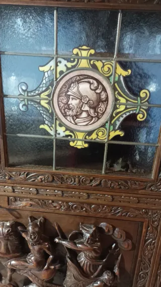 Mueble antiguo madera y cristal tallado