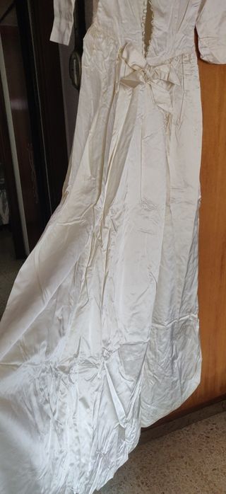 Vestido de novia clásico, de cola