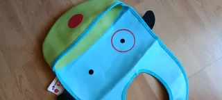 Babero plástico para bebé