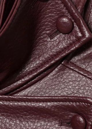 Cazadora viral efecto piel burdeos M